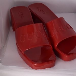 Authentic Gucci jelly slides in hibiscus red colour